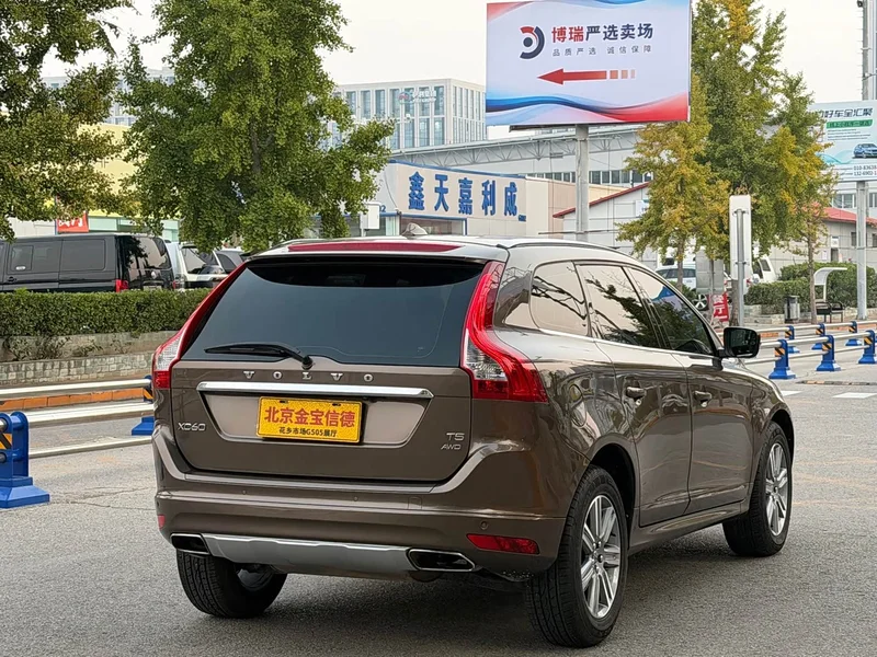 Volvo XC60 — фото 4