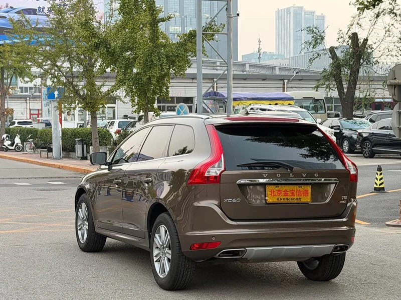 Volvo XC60 — фото 6