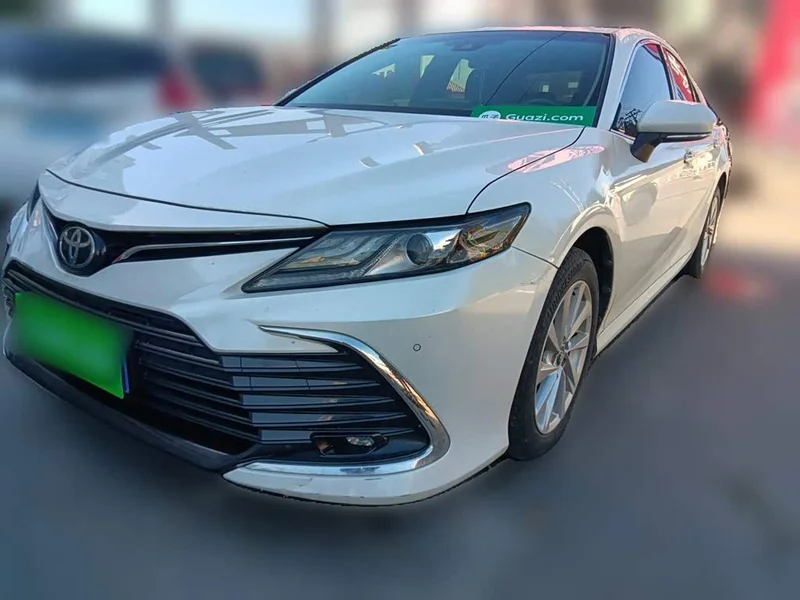 Toyota Camry — фото 1