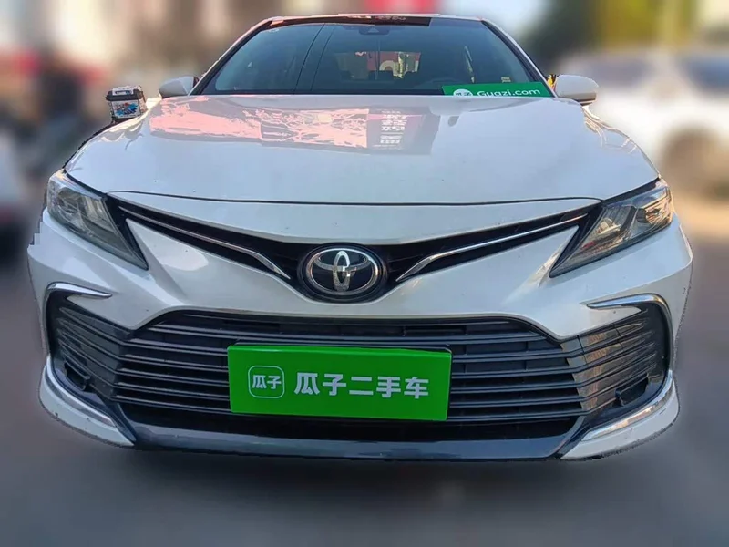 Toyota Camry — фото 2