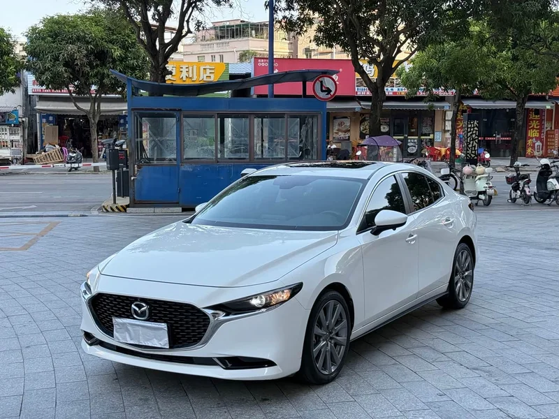 Mazda 3 Axela — фото 1
