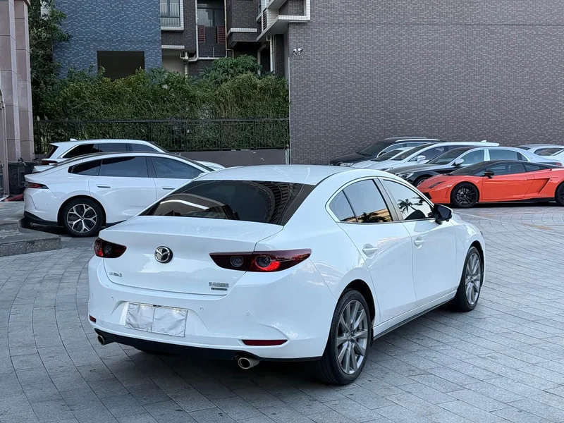 Mazda 3 Axela — фото 9