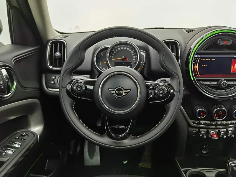 MINI COUNTRYMAN — фото 11