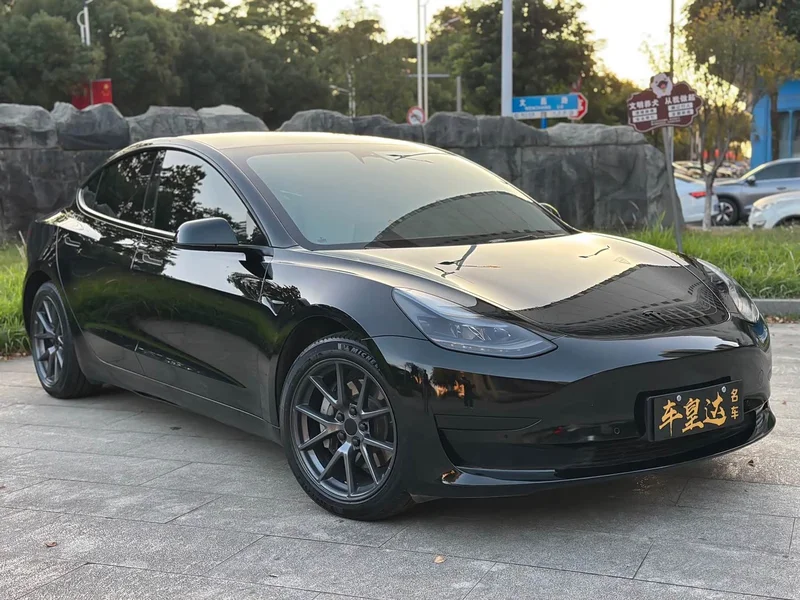 Tesla Model 3 — фото 3