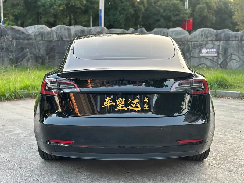Tesla Model 3 — фото 4