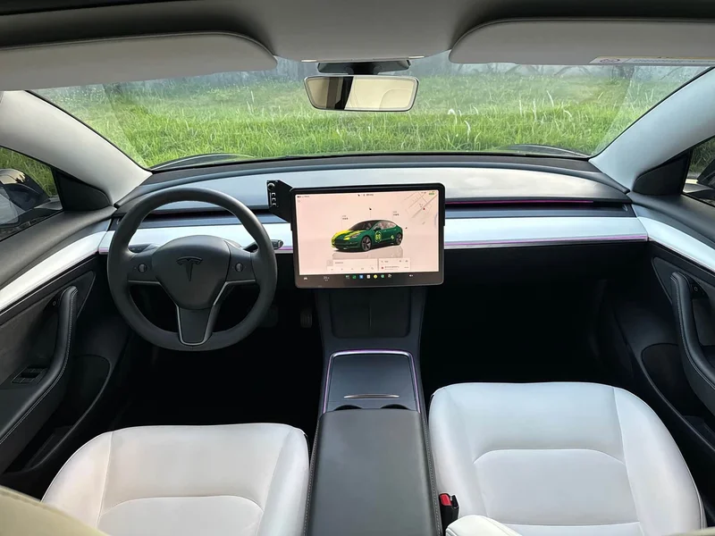 Tesla Model 3 — фото 10