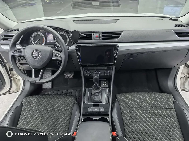 Skoda Superb — фото 11