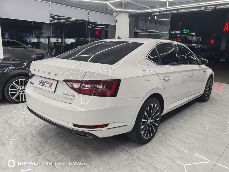 Skoda Superb — фото 15