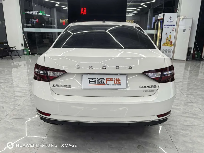 Skoda Superb — фото 16