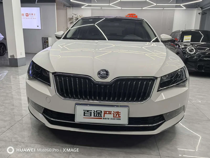 Skoda Superb — фото 2