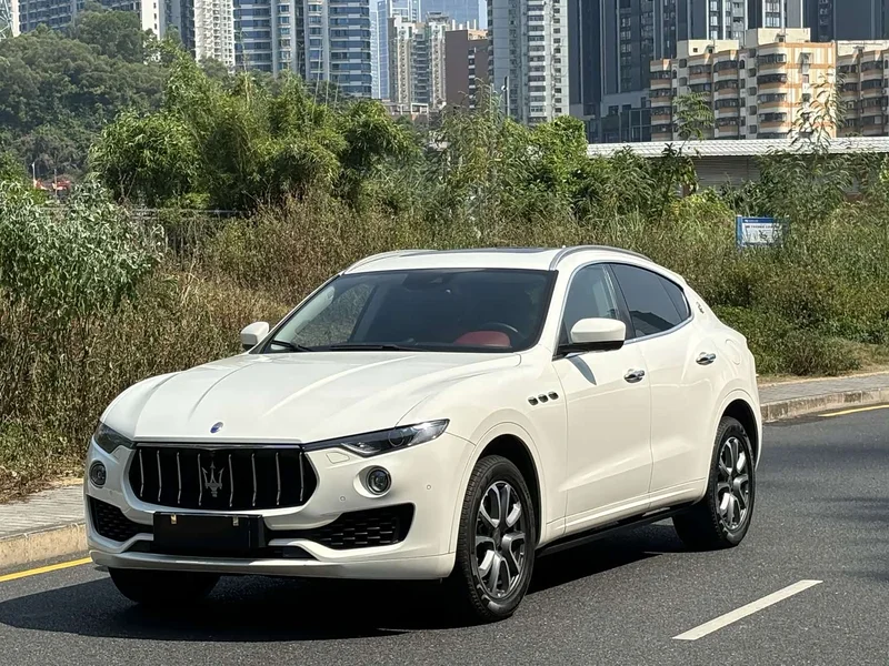 Maserati Levante — фото 1
