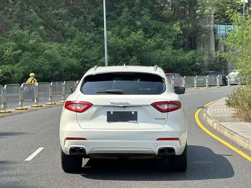 Maserati Levante — фото 24