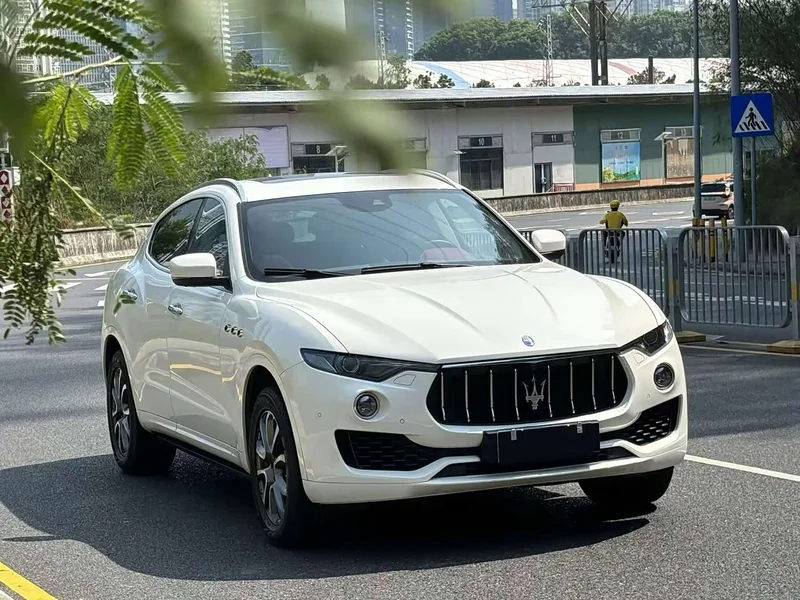 Maserati Levante — фото 3