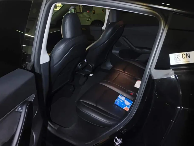Tesla Model Y — фото 11