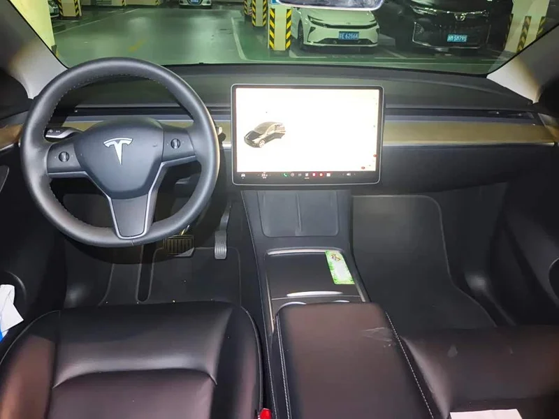 Tesla Model Y — фото 12