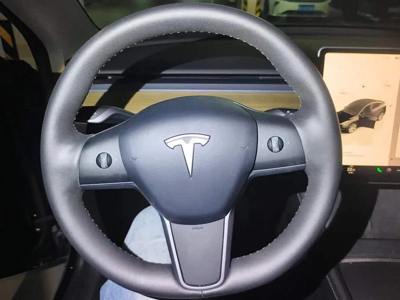 Tesla Model Y — фото 15