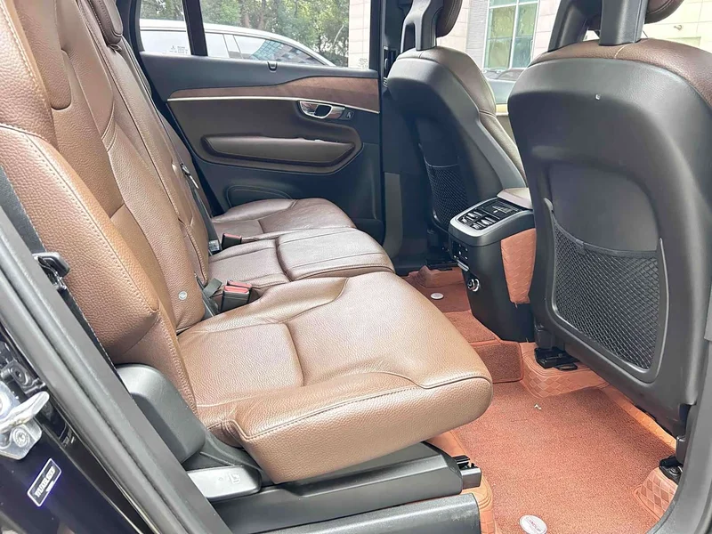 Volvo XC90 — фото 11