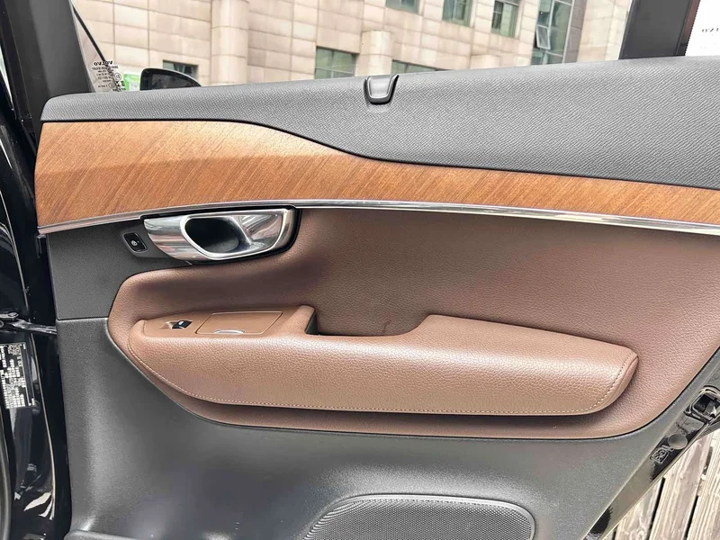 Volvo XC90 — фото 12