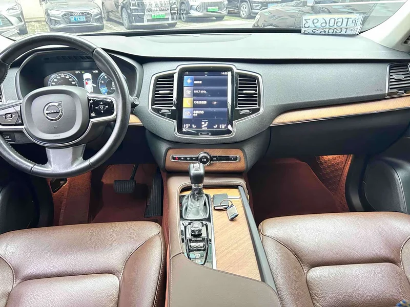 Volvo XC90 — фото 13