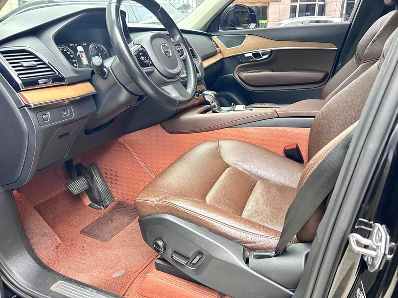Volvo XC90 — фото 15