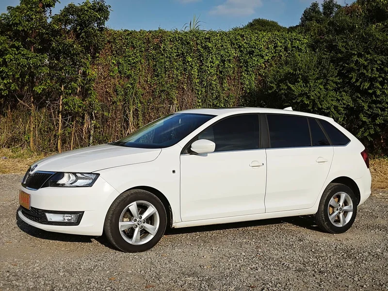 Volkswagen Rapid Spaceback — фото 2