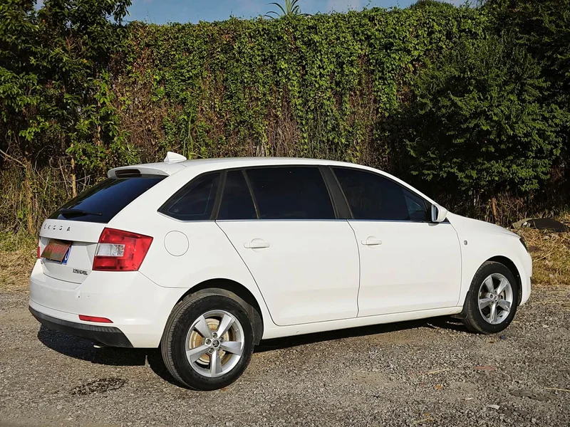 Volkswagen Rapid Spaceback — фото 6