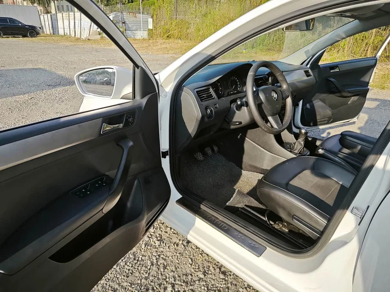 Volkswagen Rapid Spaceback — фото 10