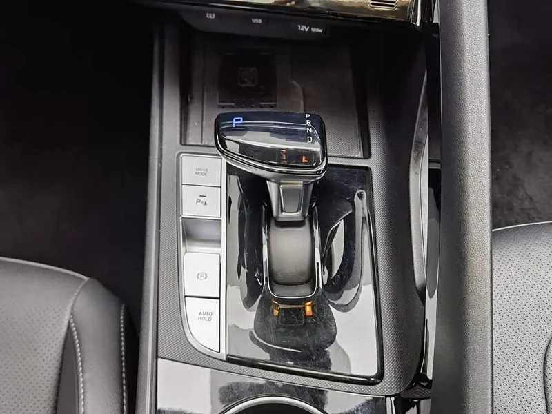 Hyundai Elantra — фото 13
