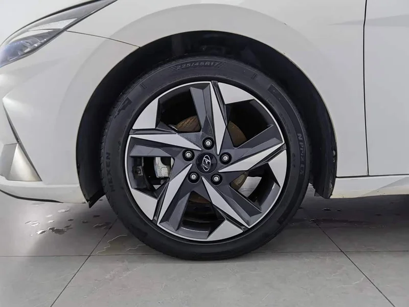 Hyundai Elantra — фото 17