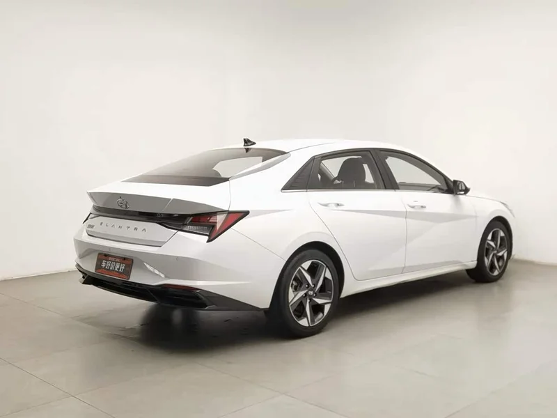 Hyundai Elantra — фото 2