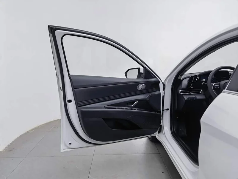 Hyundai Elantra — фото 8