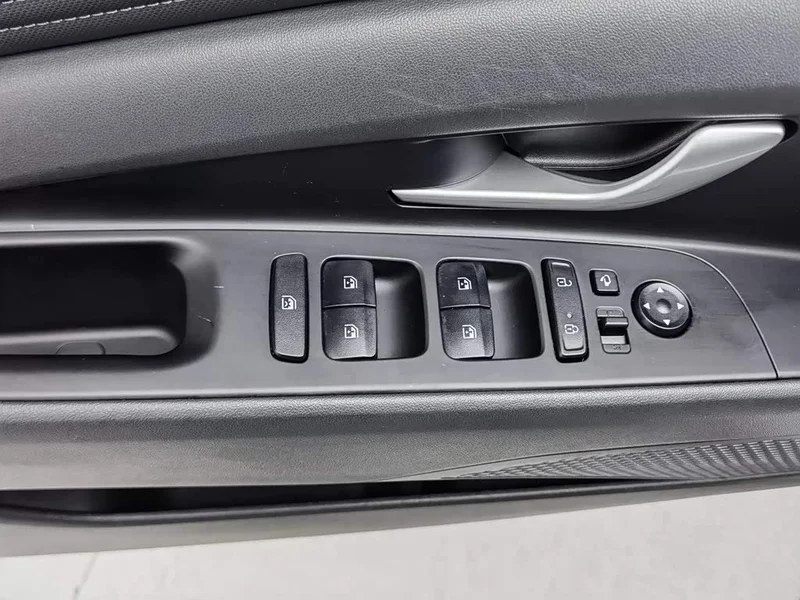 Hyundai Elantra — фото 9
