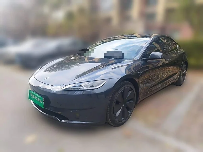 Tesla Model 3 — фото 1