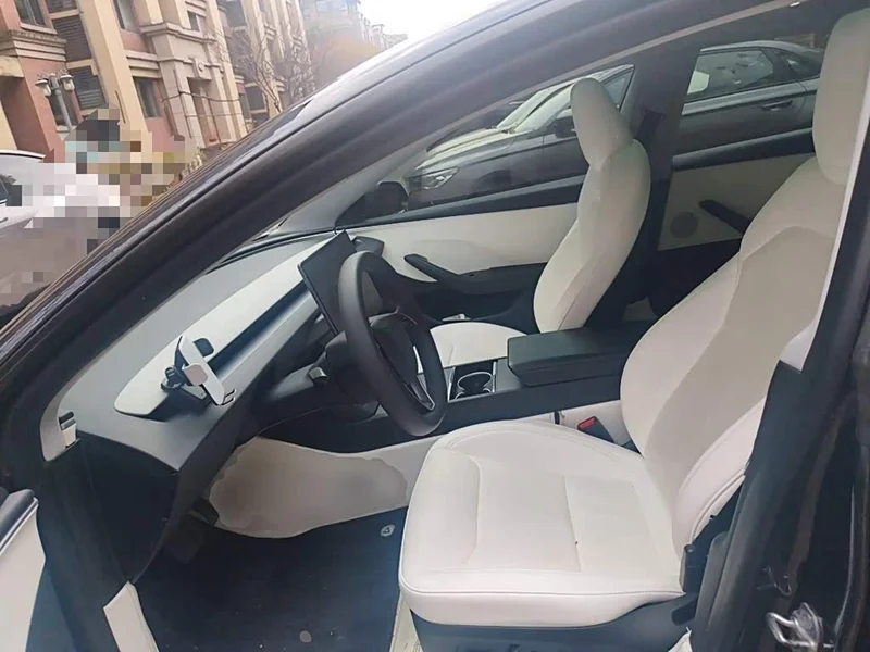 Tesla Model 3 — фото 11