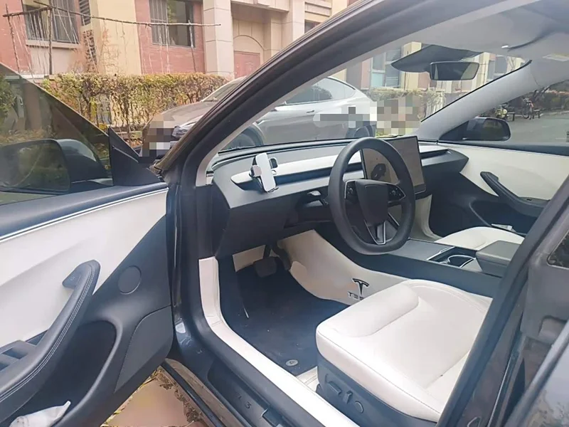 Tesla Model 3 — фото 12