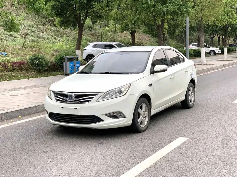 Changan Eado — фото 1