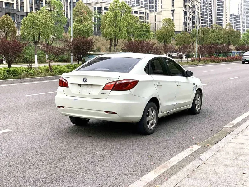 Changan Eado — фото 4