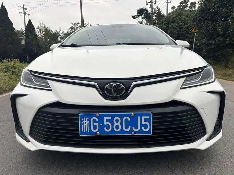Toyota Corolla — фото 1