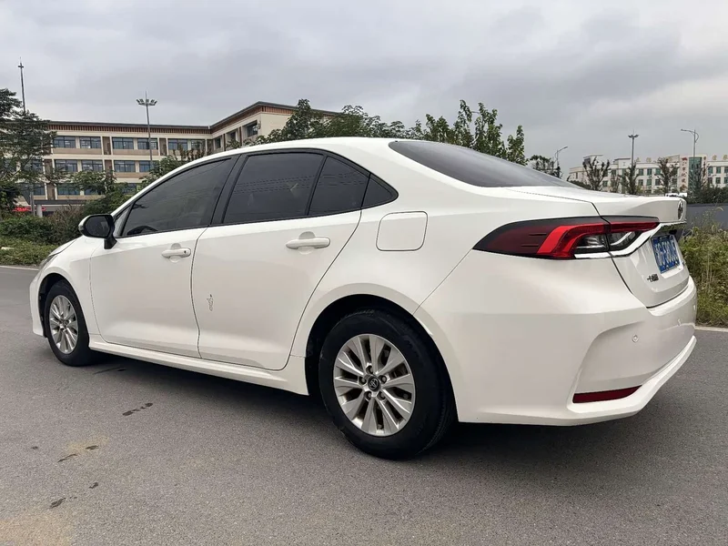 Toyota Corolla — фото 4