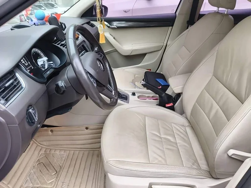 Volkswagen Octavia — фото 11
