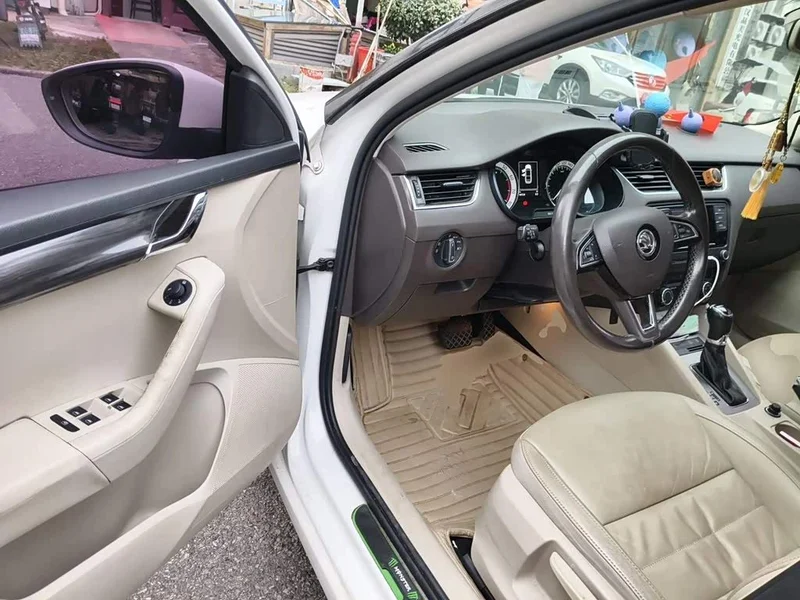 Volkswagen Octavia — фото 12