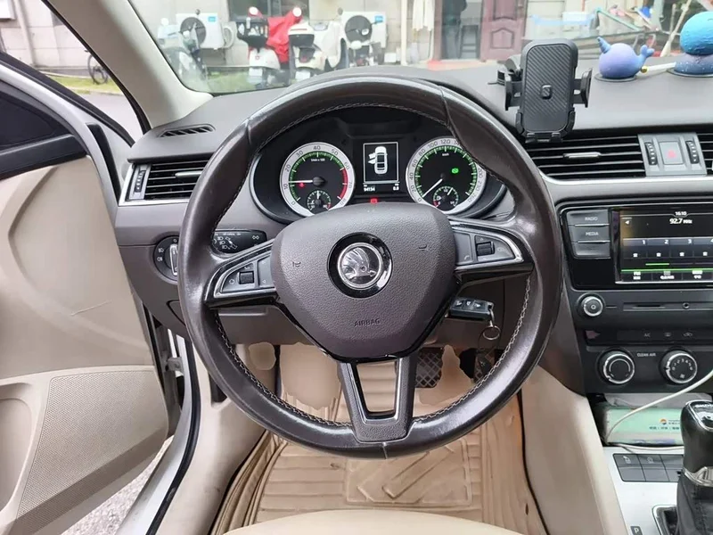Volkswagen Octavia — фото 6