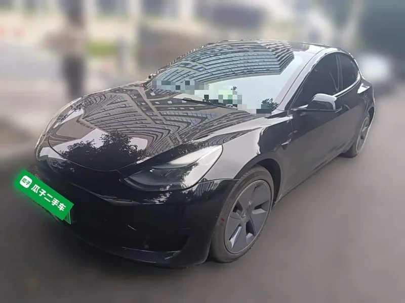 Tesla Model 3 — фото 1