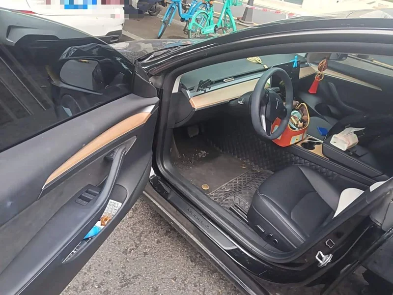 Tesla Model 3 — фото 12