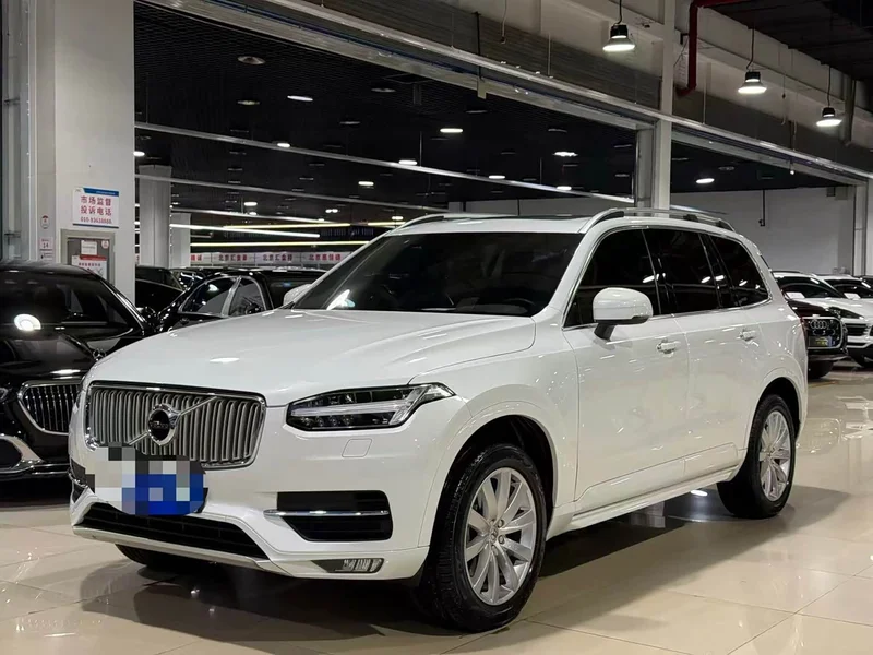 Volvo XC90 — фото 1