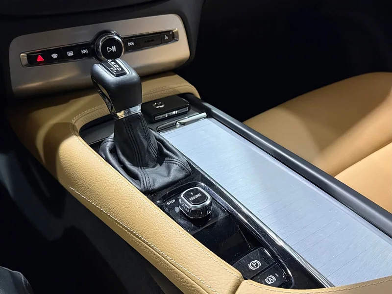 Volvo XC90 — фото 11