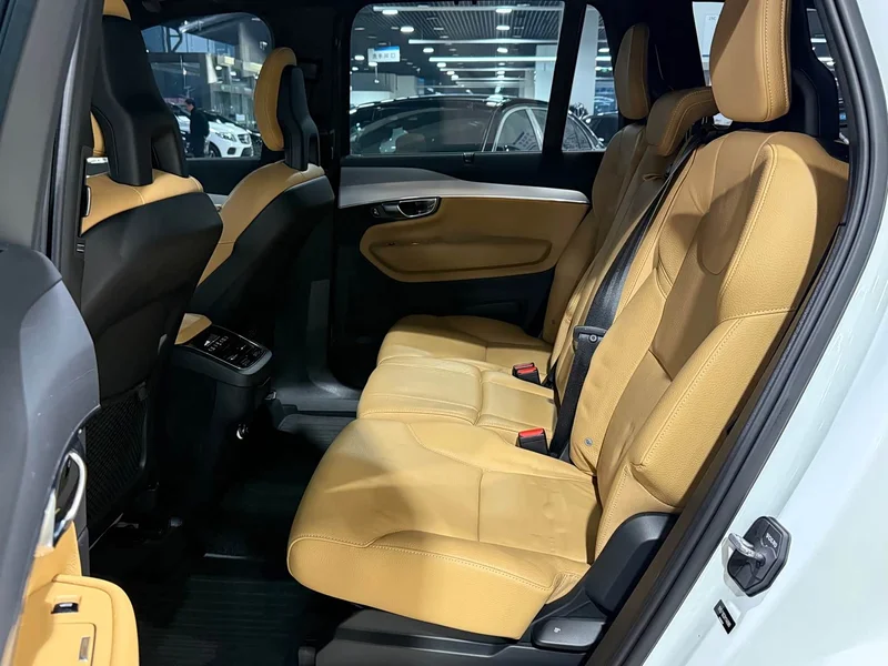 Volvo XC90 — фото 13
