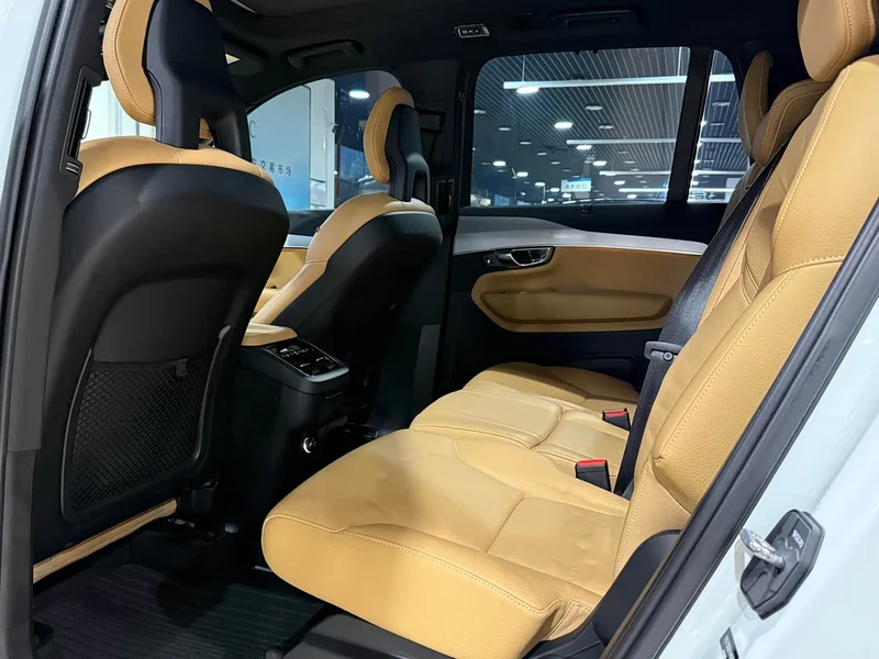 Volvo XC90 — фото 14