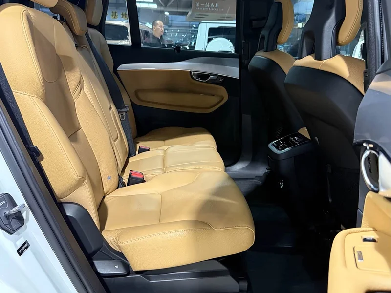 Volvo XC90 — фото 15