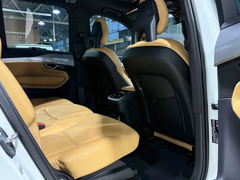 Volvo XC90 — фото 16